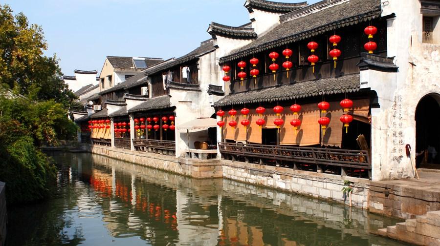 没白给你喂饼！哈登倒地，赵四走过来，随后伸出手：登哥，我拉你起来